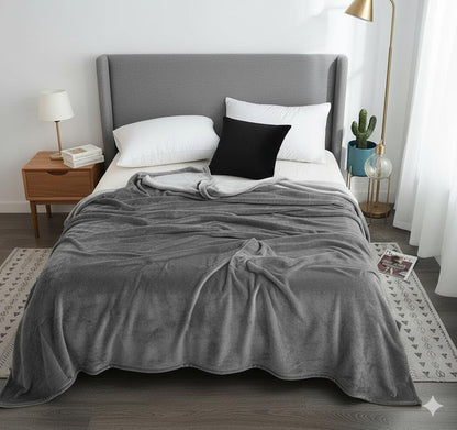 Frazada Lisse gris súper suave sobre cama SOFT NATURE